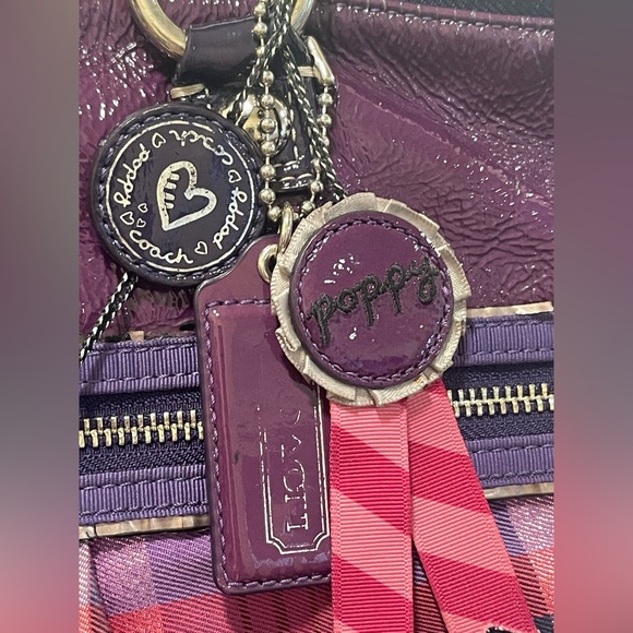 CoachPoppy TartanGlam Canvas and patent with3original hangtags shoulderTote bag. - Picture 4 of 7